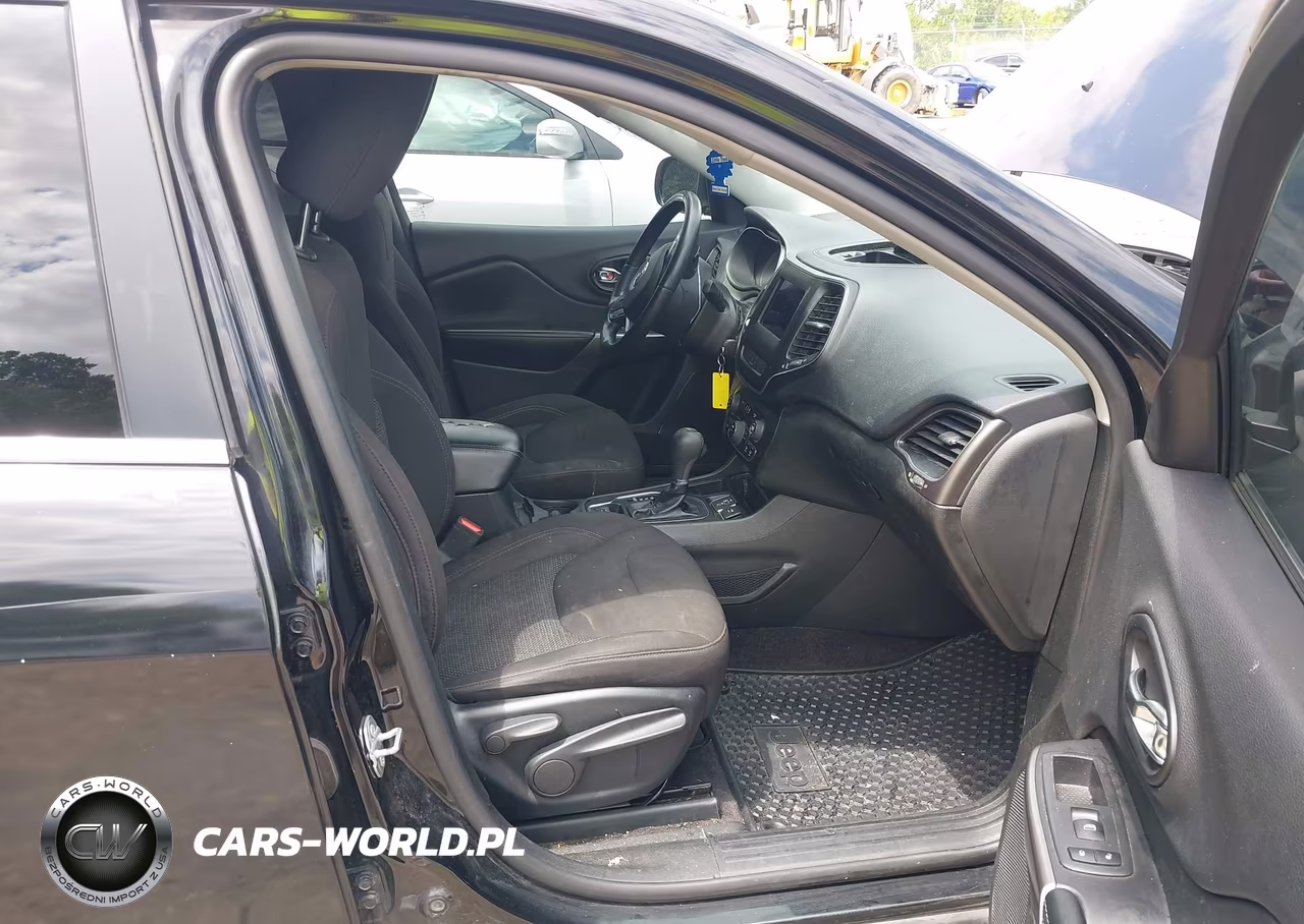 2019 Jeep Cherokee Latitude Fwd VIN:1C4PJLCB6KD248730 - 5