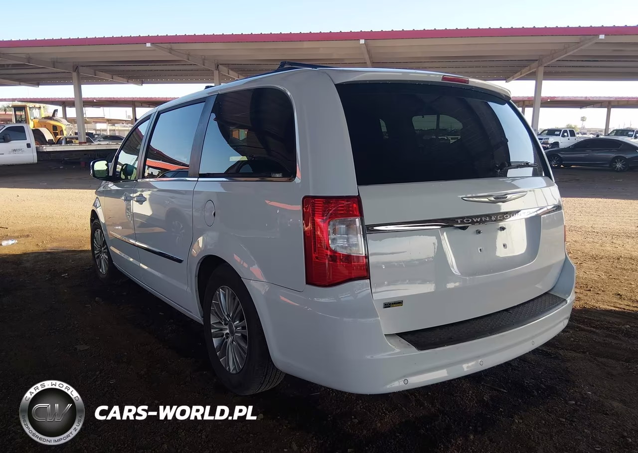 2015 Chrysler Town & Country Touring-L VIN:2C4RC1CG4FR608762 - 3