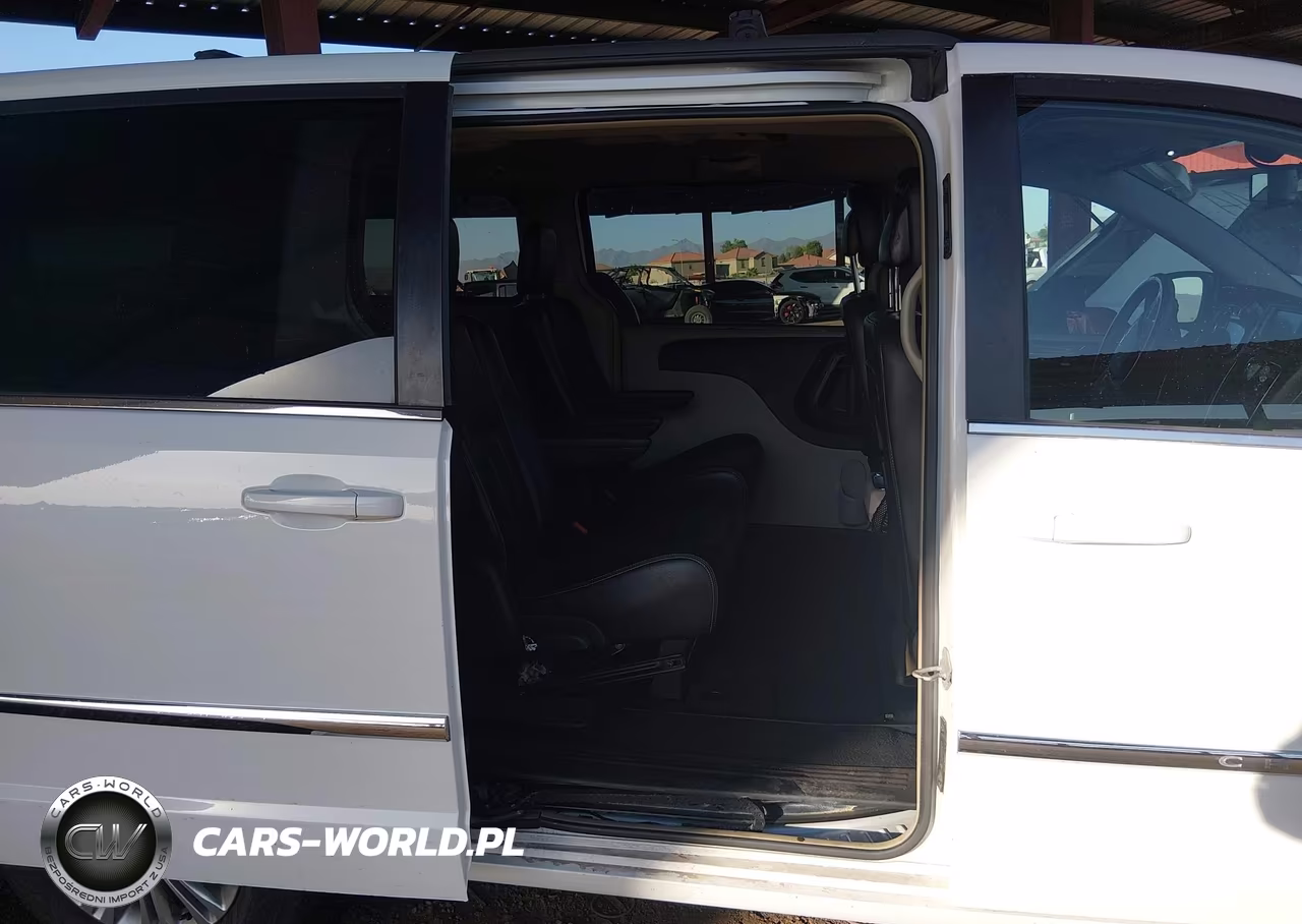 2015 Chrysler Town & Country Touring-L VIN:2C4RC1CG4FR608762 - 8