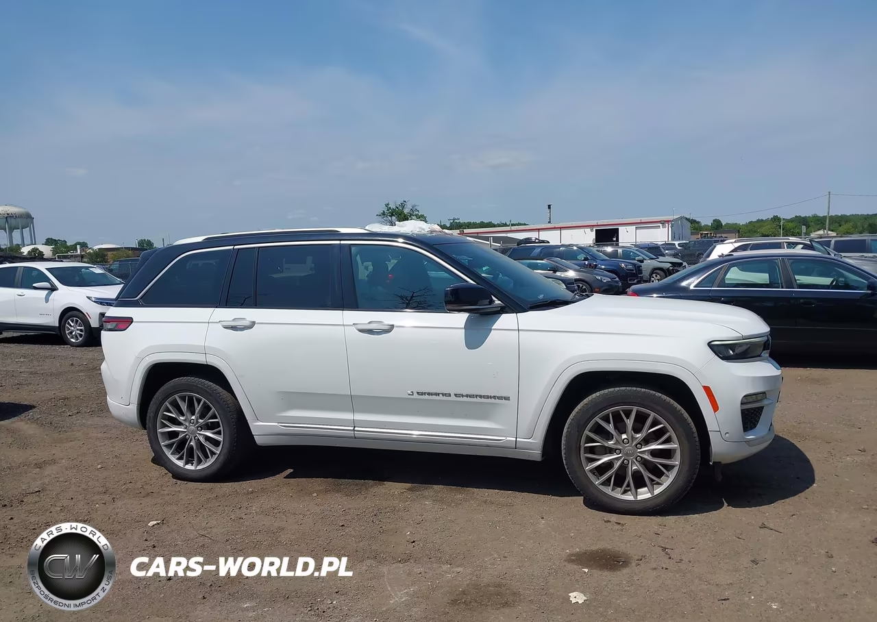 2022 Jeep Grand Cherokee Summit 4X4 VIN:1C4RJHEG3N8634954 - 13