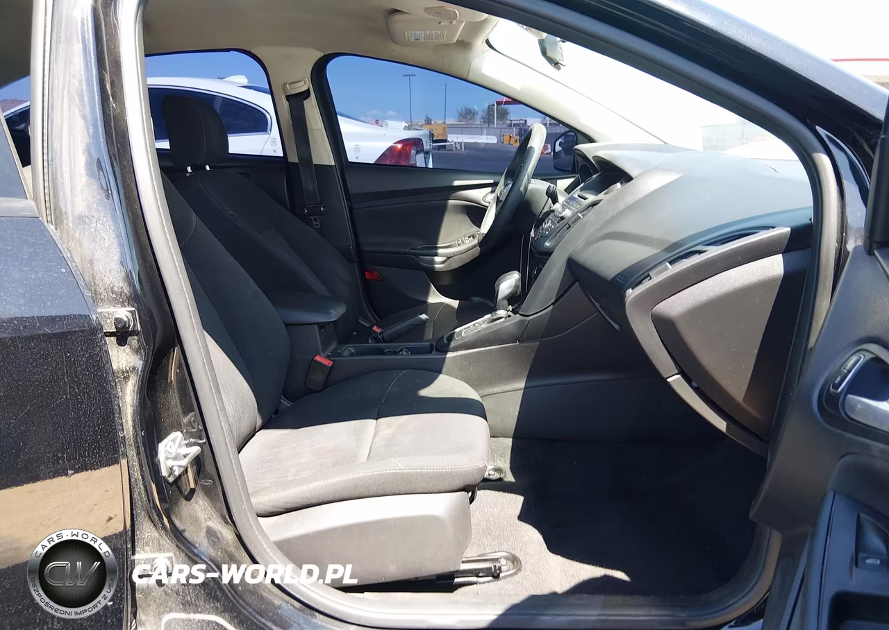 2017 Ford Focus Se VIN:1FADP3F21HL279367 - 5