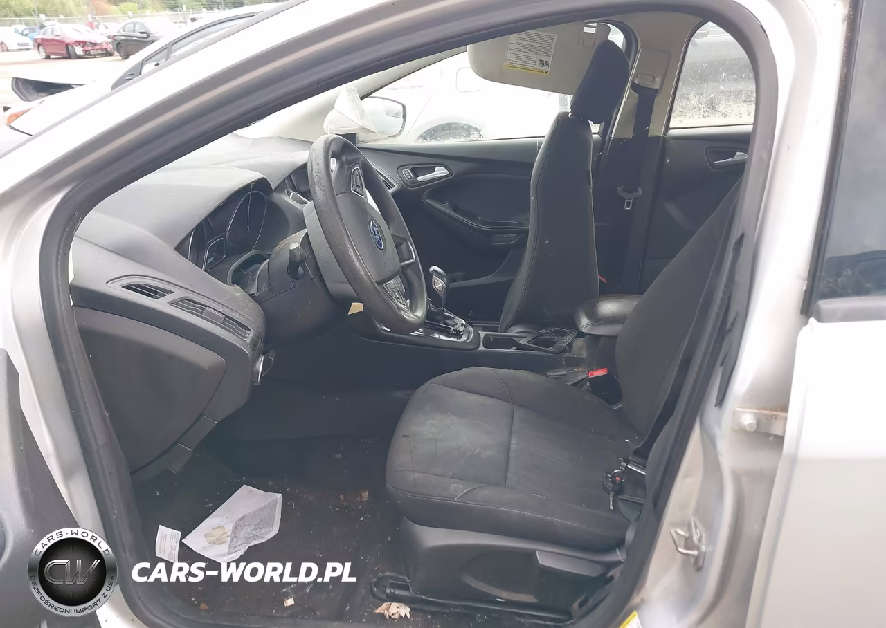 2017 Ford Focus Se VIN:1FADP3F2XHL327724 - 5