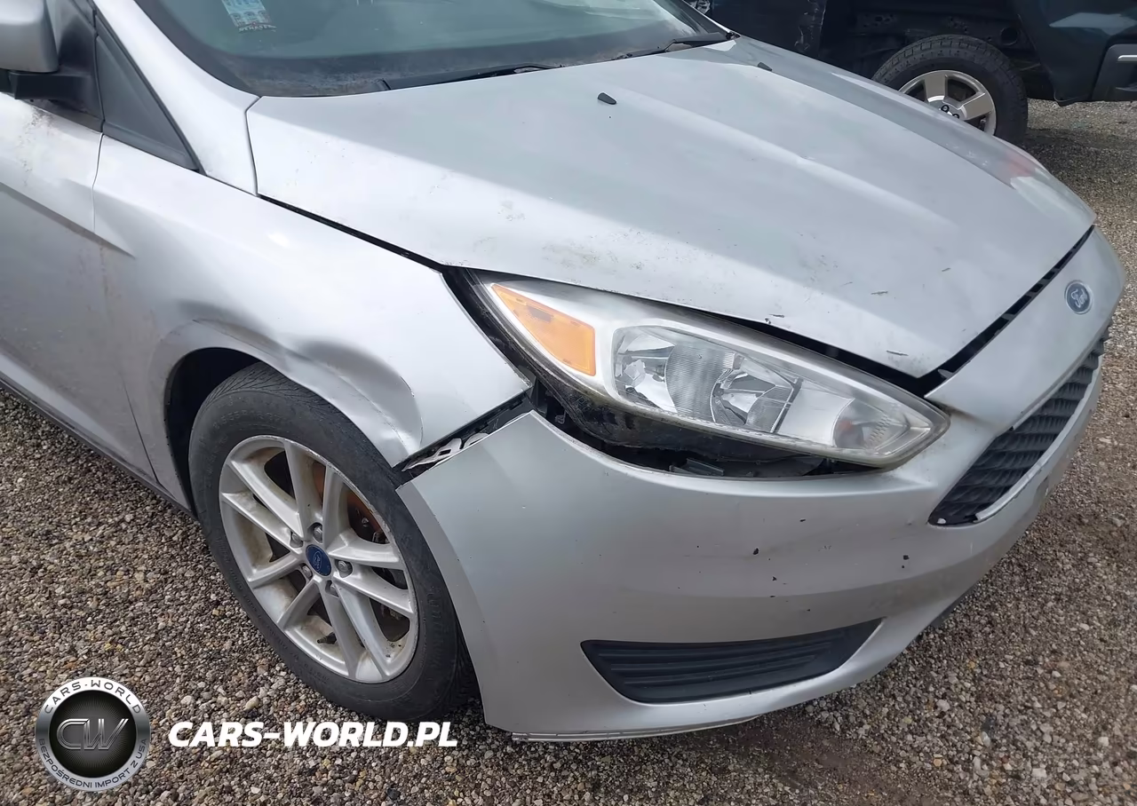 2017 Ford Focus Se VIN:1FADP3F2XHL327724 - 6