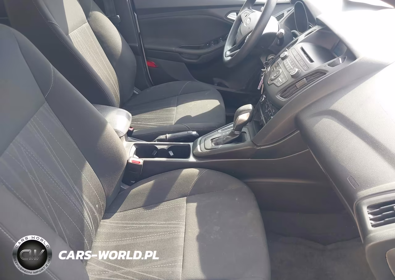 2017 Ford Focus Se VIN:1FADP3F24HL288435 - 5