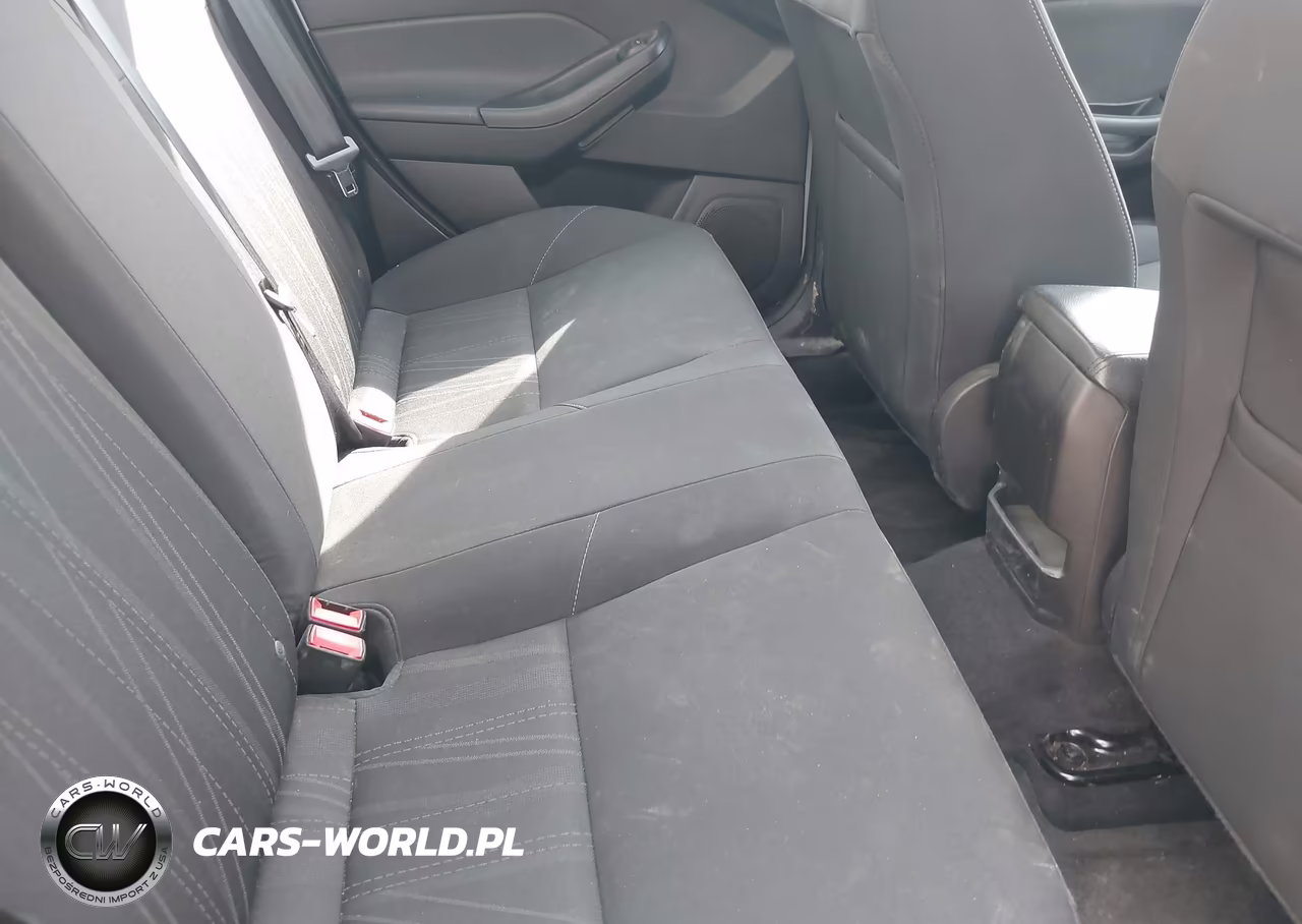 2017 Ford Focus Se VIN:1FADP3F24HL288435 - 8