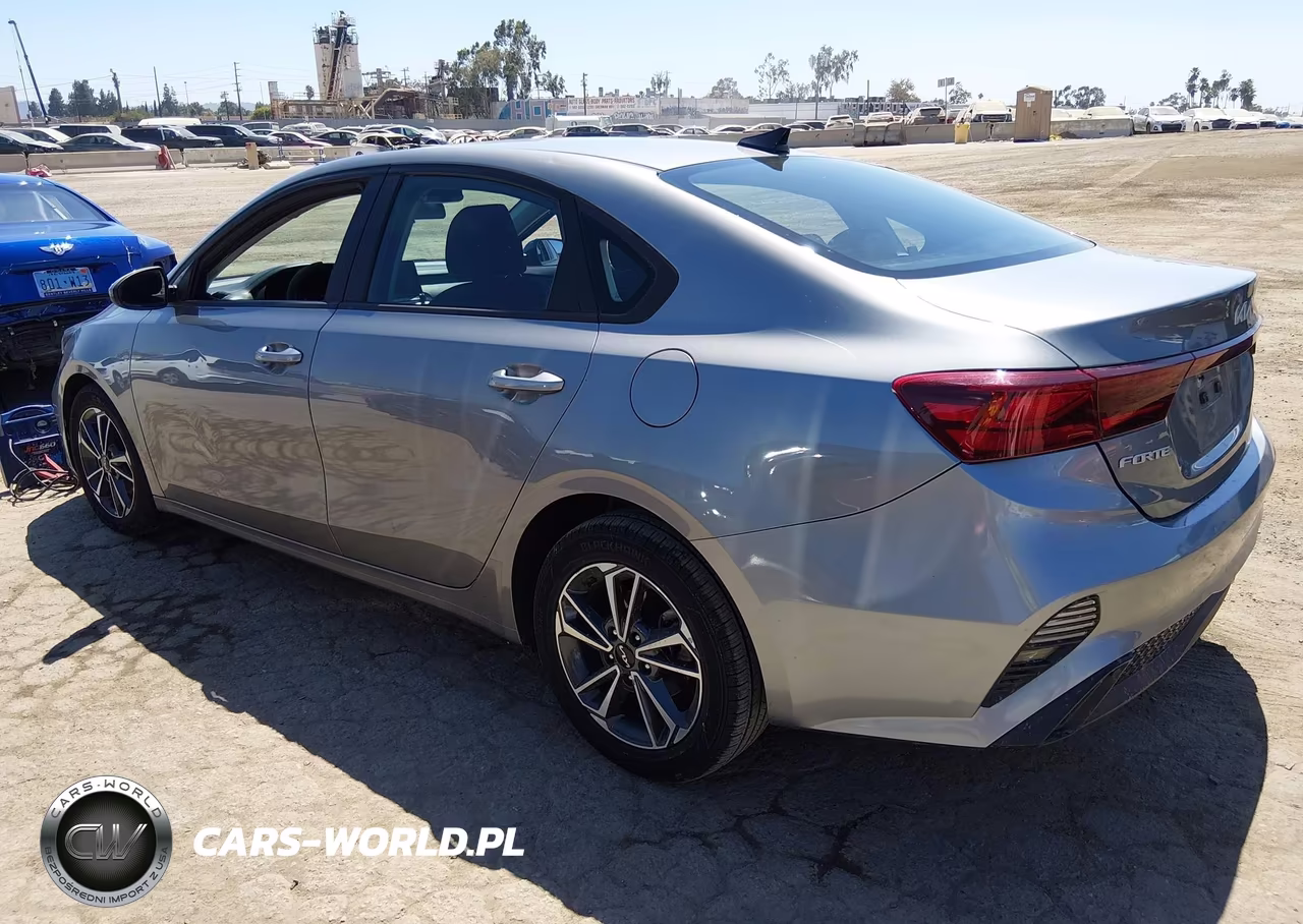 2022 Kia Forte Lxs VIN:3KPF24AD7NE457335 - 3