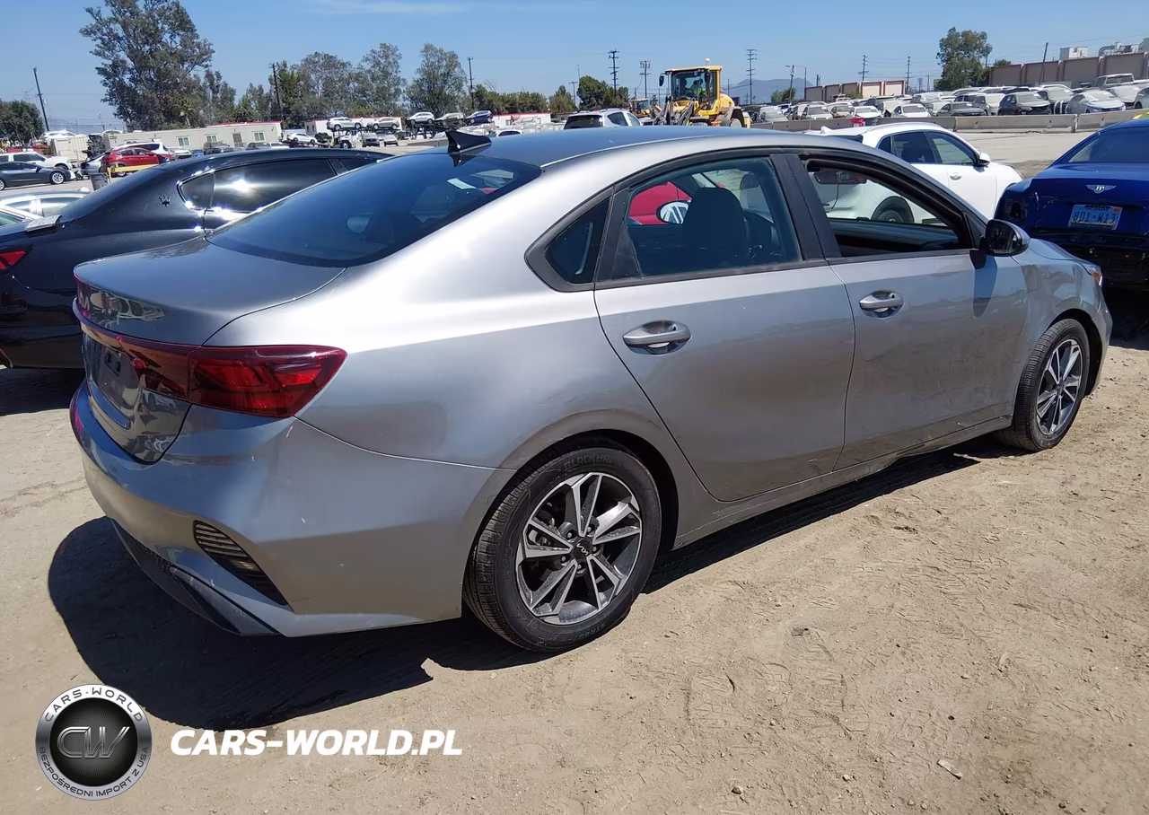 2022 Kia Forte Lxs VIN:3KPF24AD7NE457335 - 4