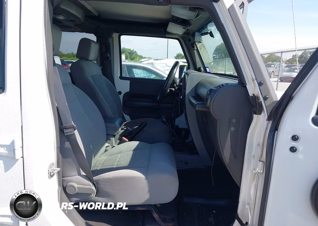 2008 Jeep Wrangler Unlimited Rubicon VIN:1J4GA69108L591364 - 5