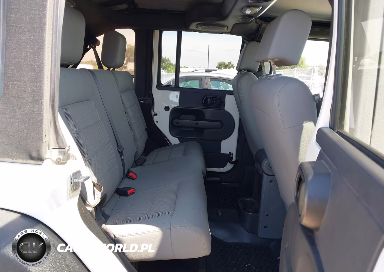 2008 Jeep Wrangler Unlimited Rubicon VIN:1J4GA69108L591364 - 8