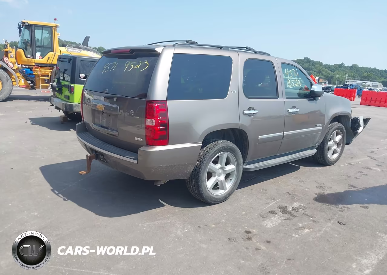 2012 Chevrolet Tahoe Ltz VIN:1GNSKCE09CR117905 - 4