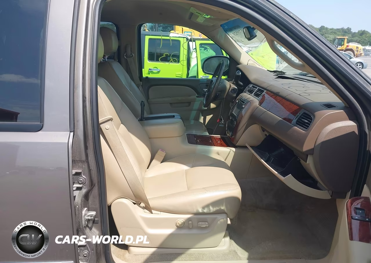 2012 Chevrolet Tahoe Ltz VIN:1GNSKCE09CR117905 - 5