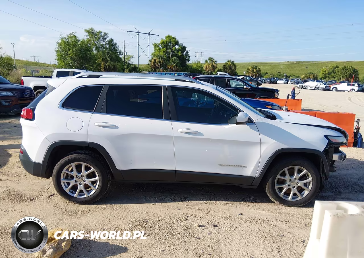 2014 Jeep Cherokee Latitude VIN:1C4PJLCB4EW126912 - 14