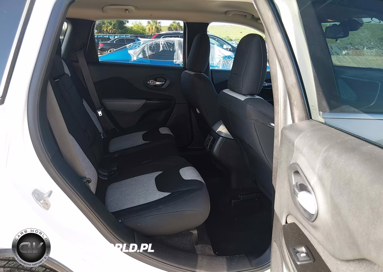 2014 Jeep Cherokee Latitude VIN:1C4PJLCB4EW126912 - 8