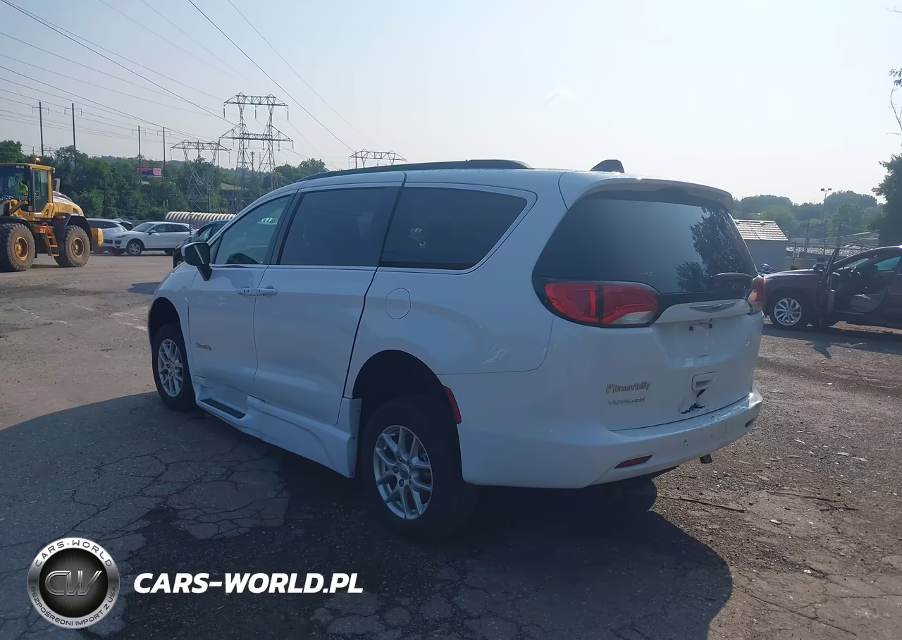 2021 Chrysler Voyager Lxi VIN:2C4RC1DG7MR564915 - 3