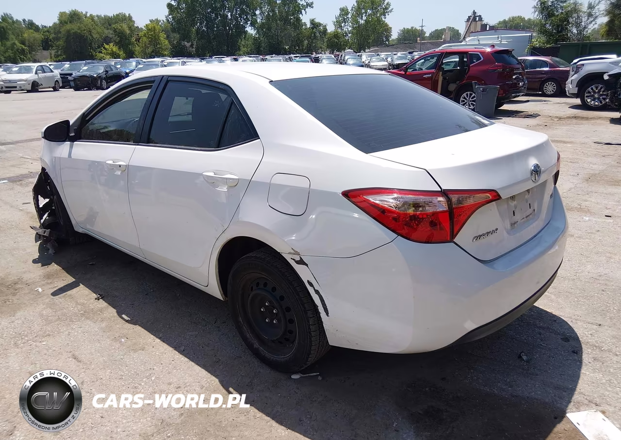 2017 Toyota Corolla Le VIN:5YFBURHE3HP579181 - 3