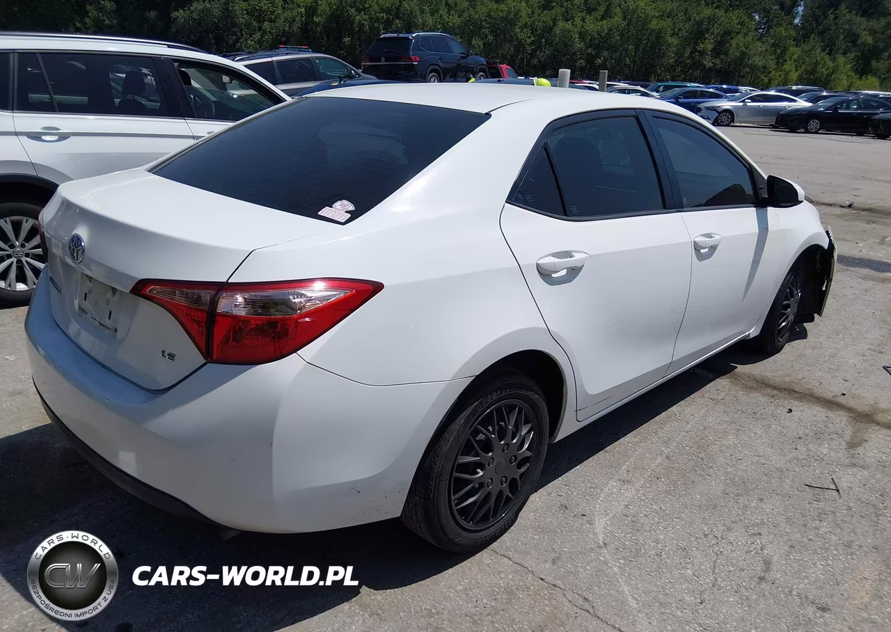 2017 Toyota Corolla Le VIN:5YFBURHE3HP579181 - 4