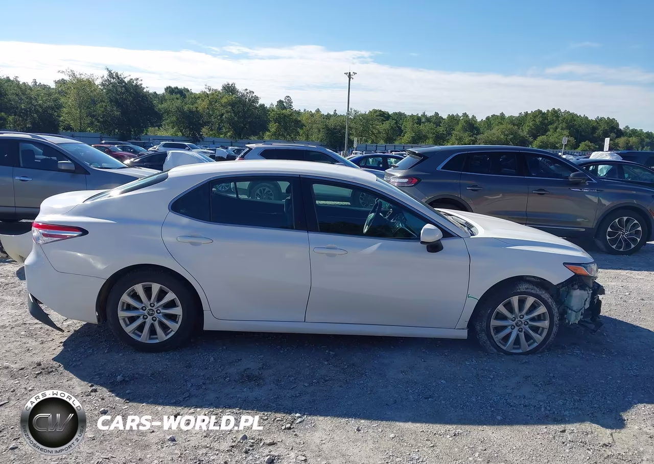 2018 Toyota Camry Le VIN:4T1B11HK8JU059028 - 13