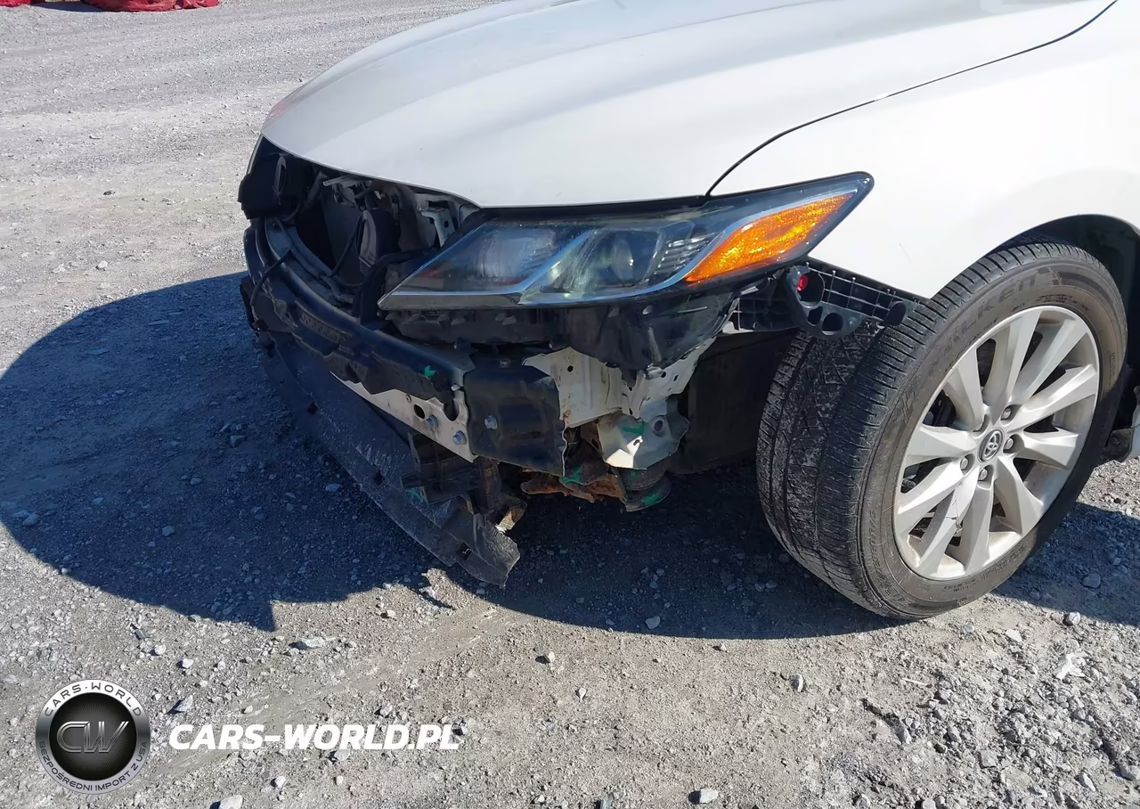 2018 Toyota Camry Le VIN:4T1B11HK8JU059028 - 18