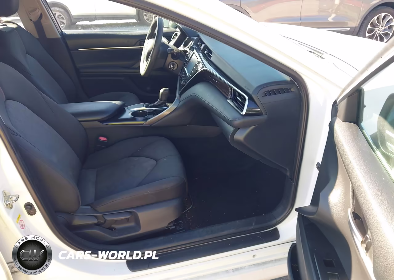 2018 Toyota Camry Le VIN:4T1B11HK8JU059028 - 5