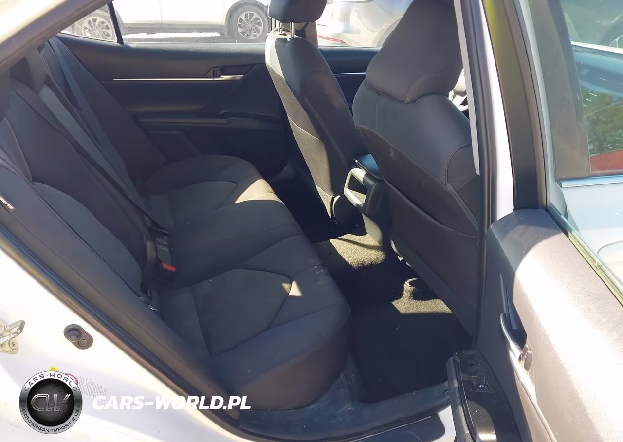 2018 Toyota Camry Le VIN:4T1B11HK8JU059028 - 8