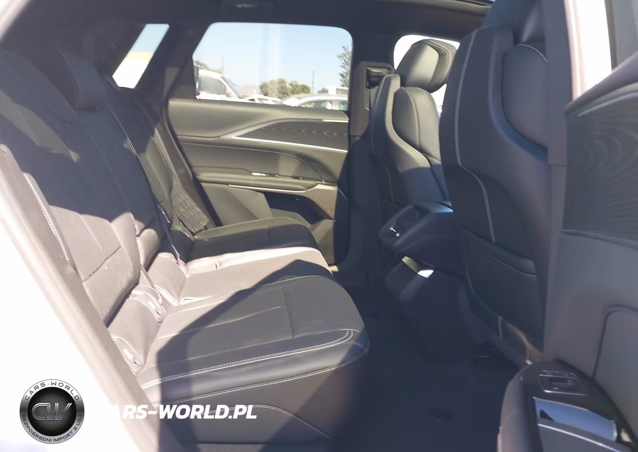 2026 Cadillac Lyriq Sport Awd VIN:1GYKPURK6TZ303701 - 8