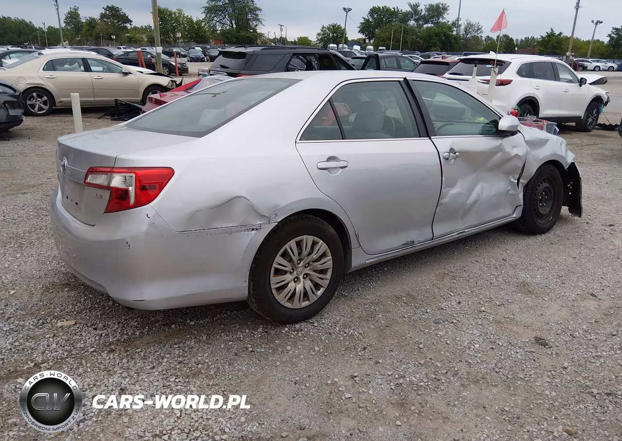 2013 Toyota Camry Le VIN:4T4BF1FKXDR327494 - 4