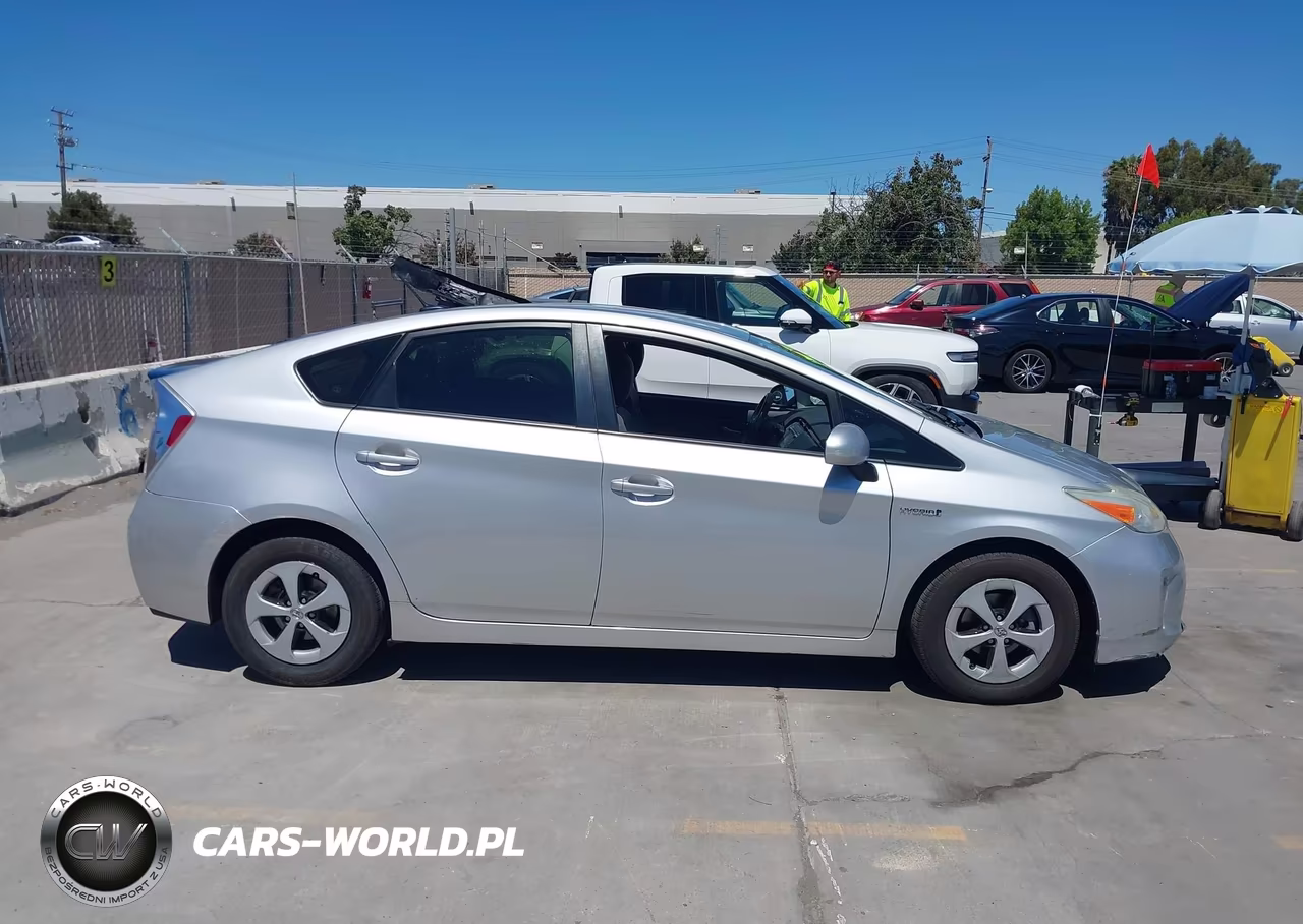 2014 Toyota Prius Three VIN:JTDKN3DU1E1738674 - 13