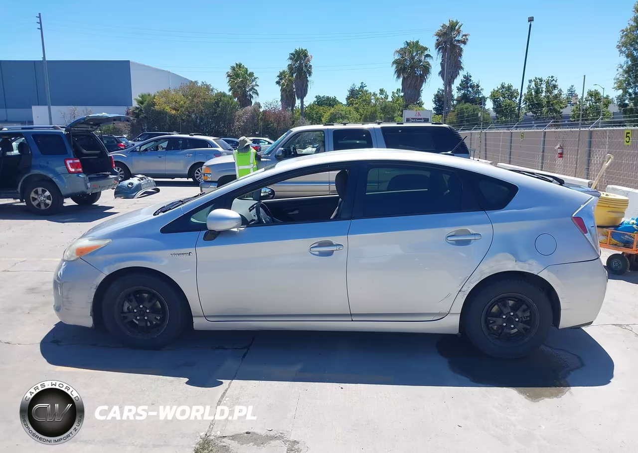 2014 Toyota Prius Three VIN:JTDKN3DU1E1738674 - 14