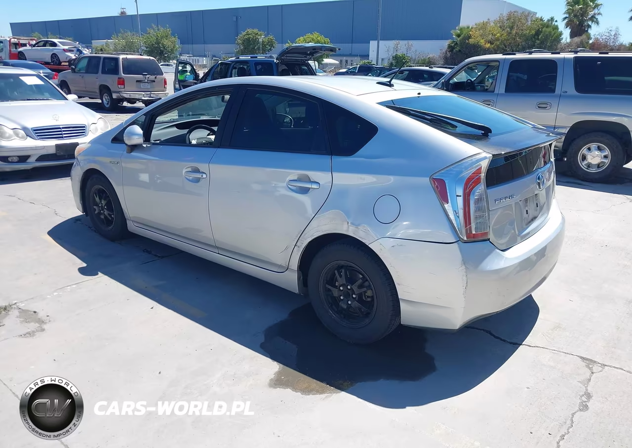 2014 Toyota Prius Three VIN:JTDKN3DU1E1738674 - 3
