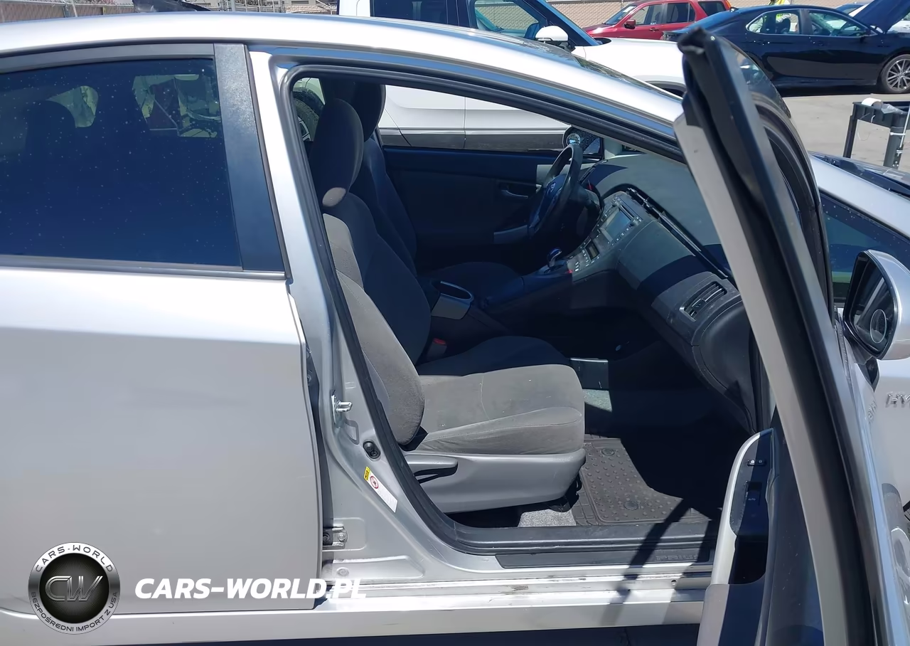2014 Toyota Prius Three VIN:JTDKN3DU1E1738674 - 5