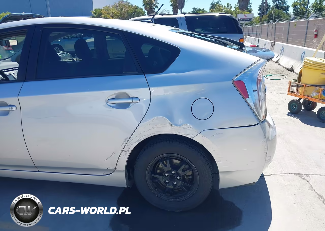 2014 Toyota Prius Three VIN:JTDKN3DU1E1738674 - 6
