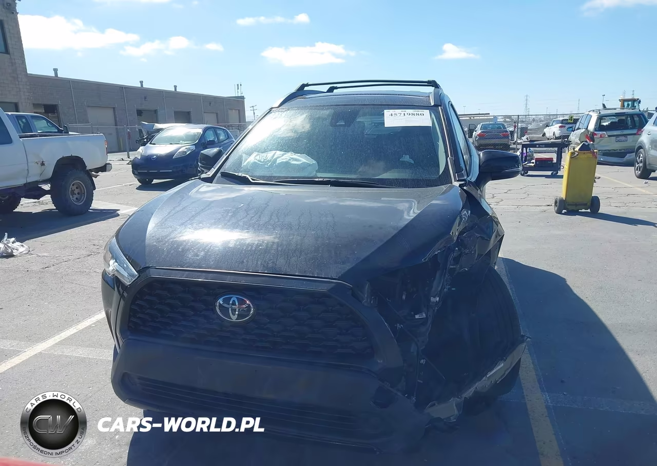 2022 Toyota Corolla Cross Le VIN:7MUCAAAG0NV018052 - 13