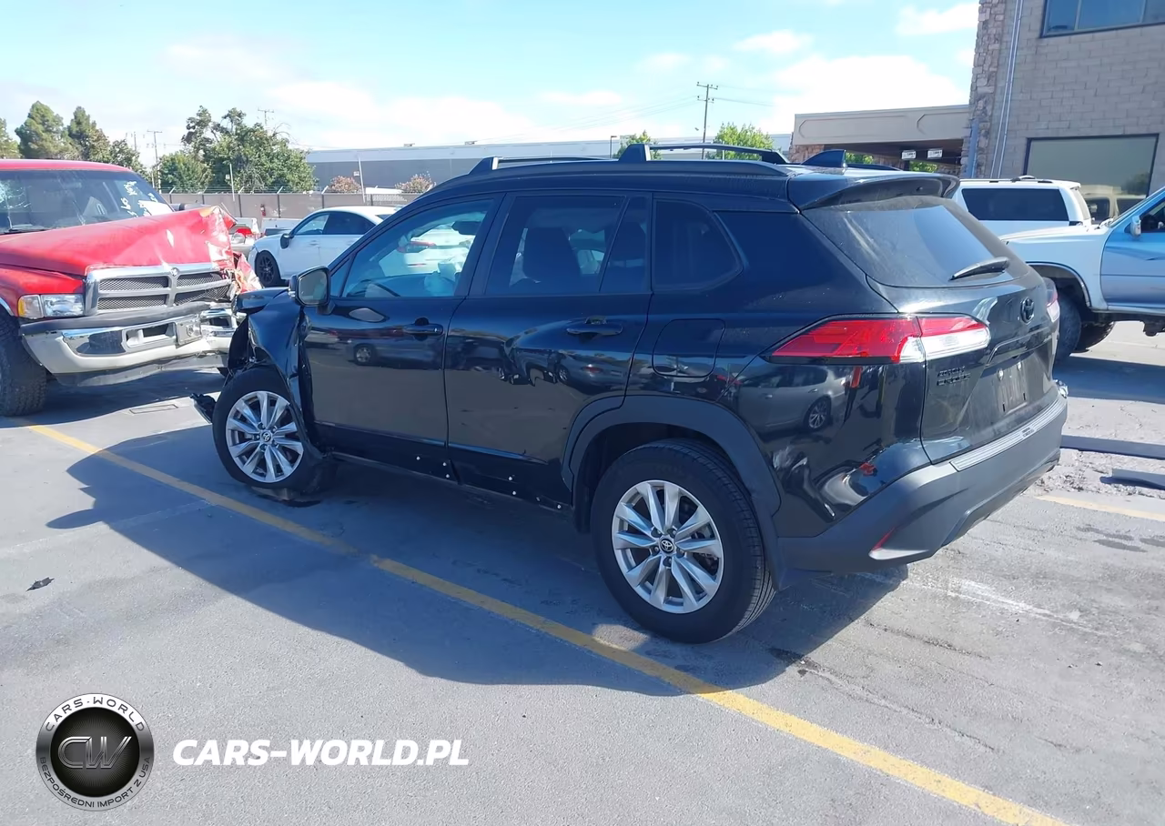 2022 Toyota Corolla Cross Le VIN:7MUCAAAG0NV018052 - 3