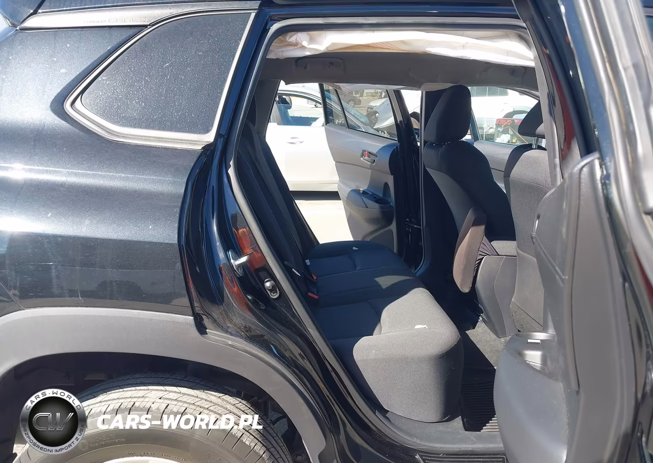 2022 Toyota Corolla Cross Le VIN:7MUCAAAG0NV018052 - 8