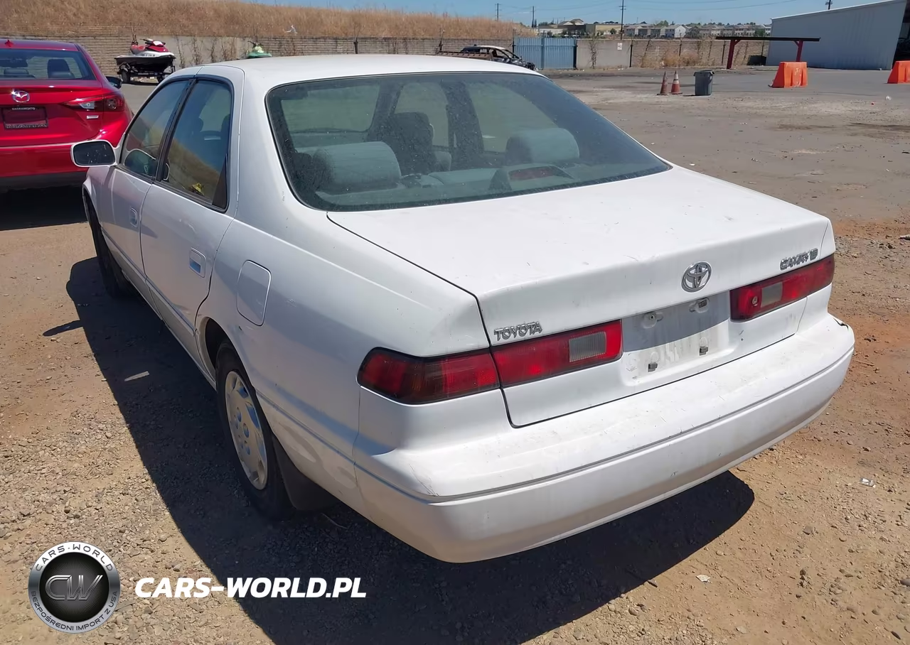 1997 Toyota Camry Le VIN:JT2BG22K5V0087750 - 3