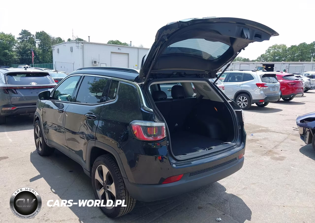 2017 Jeep New Compass Latitude 4X4 VIN:3C4NJDBB4HT688978 - 3