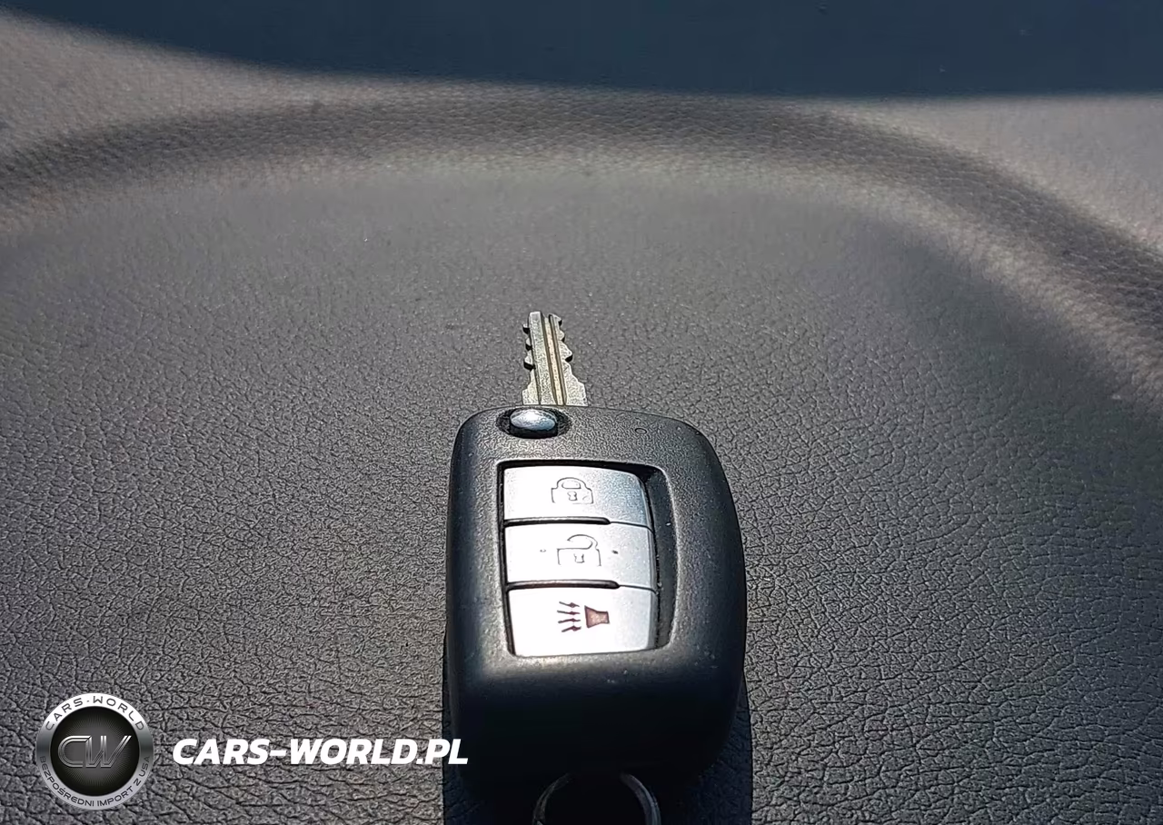2015 Nissan Rogue S VIN:KNMAT2MT1FP565787 - 11