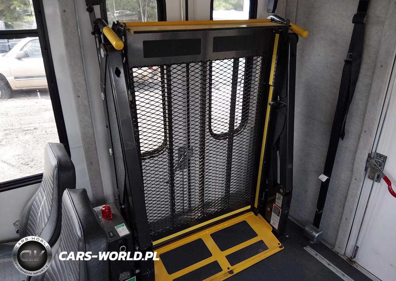 2019 Ford E-350 Cutaway VIN:1FDEE3FS5KDC35809 - 11