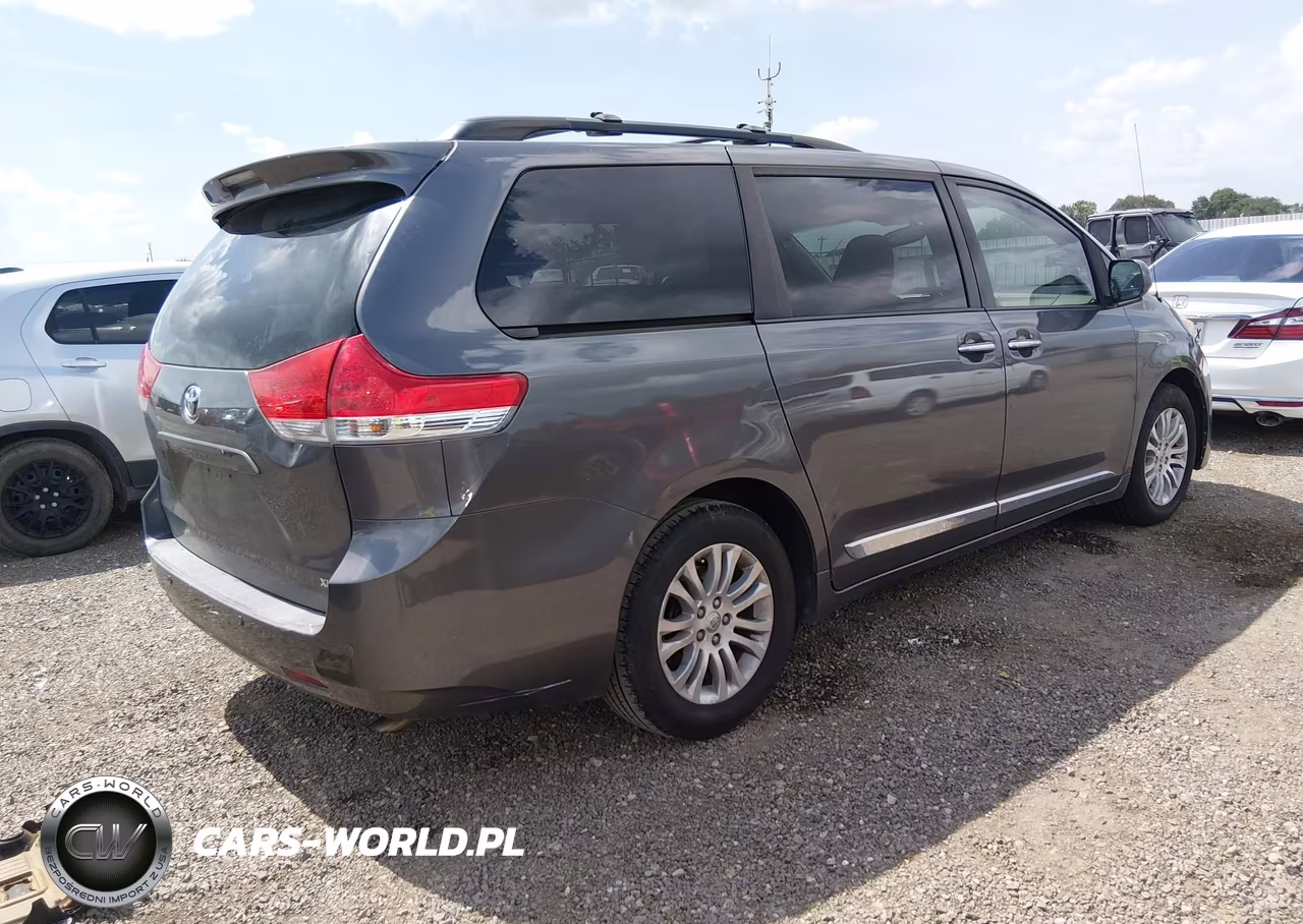 2014 Toyota Sienna Xle V6 8 Passenger VIN:5TDYK3DC2ES426859 - 4
