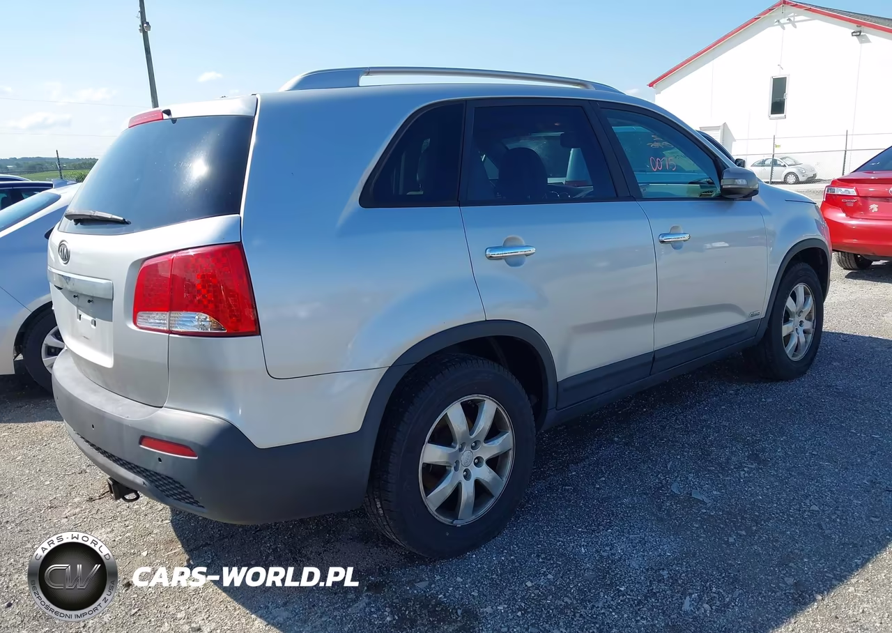 2011 Kia Sorento Lx VIN:5XYKTDA17BG048042 - 4