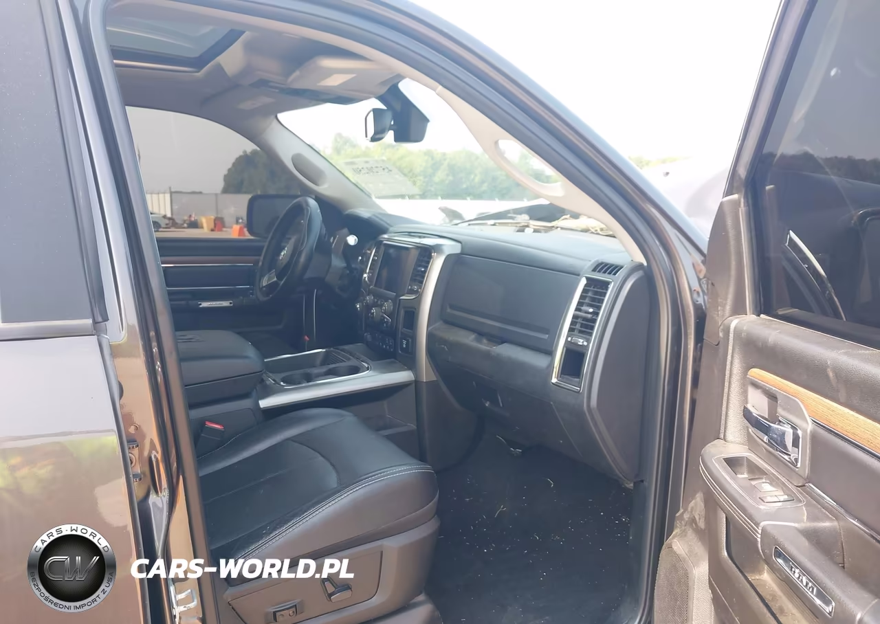 2018 Ram 2500 Laramie 4X4 6'4 Box VIN:3C6UR5FJ8JG175539 - 5