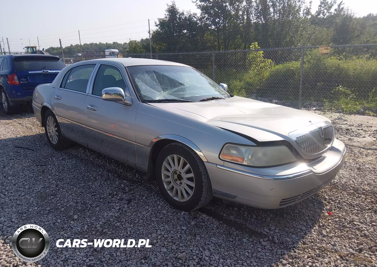 2004 Lincoln Town Car Signature