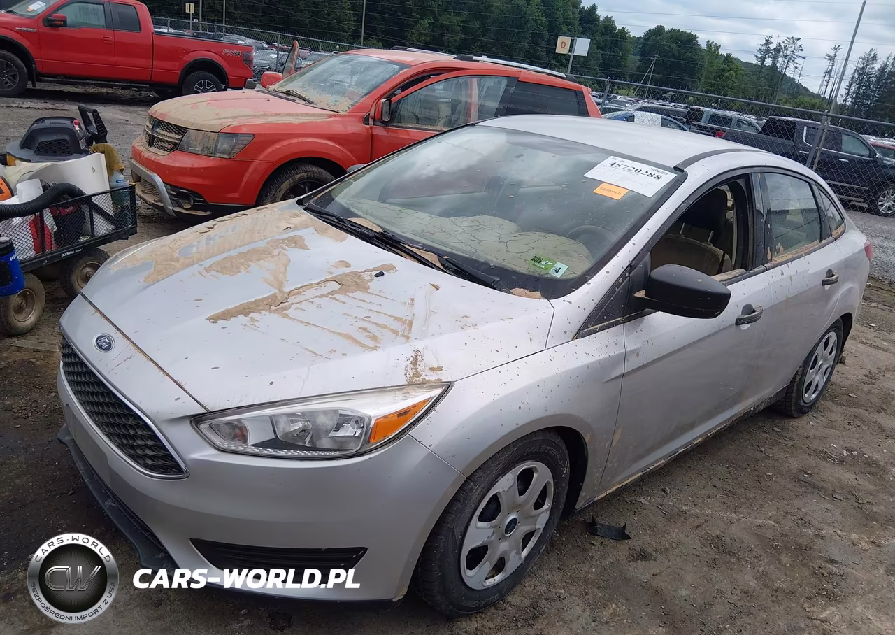2018 Ford Focus S VIN:1FADP3E24JL203133 - 2