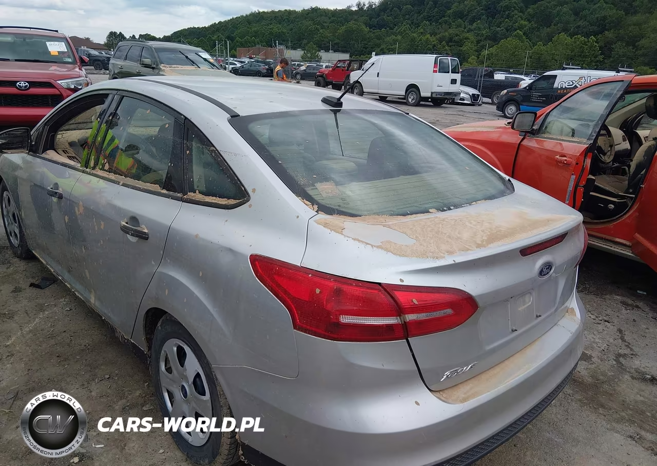 2018 Ford Focus S VIN:1FADP3E24JL203133 - 3