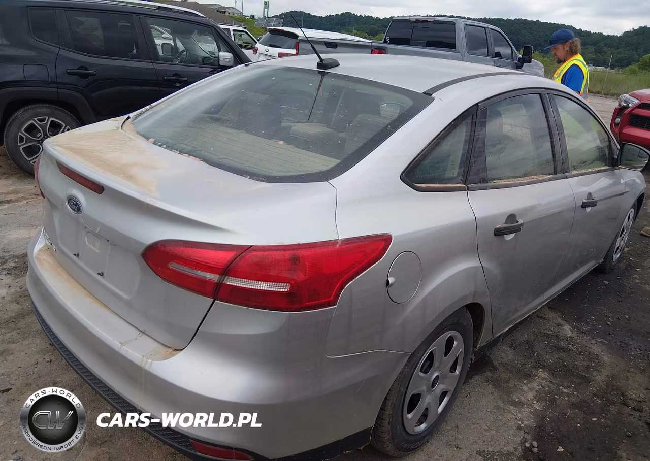 2018 Ford Focus S VIN:1FADP3E24JL203133 - 4