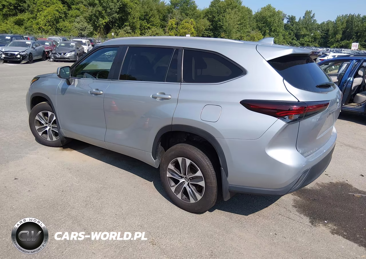 2025 Toyota Highlander Xle VIN:5TDKDRBH0SS588423 - 3