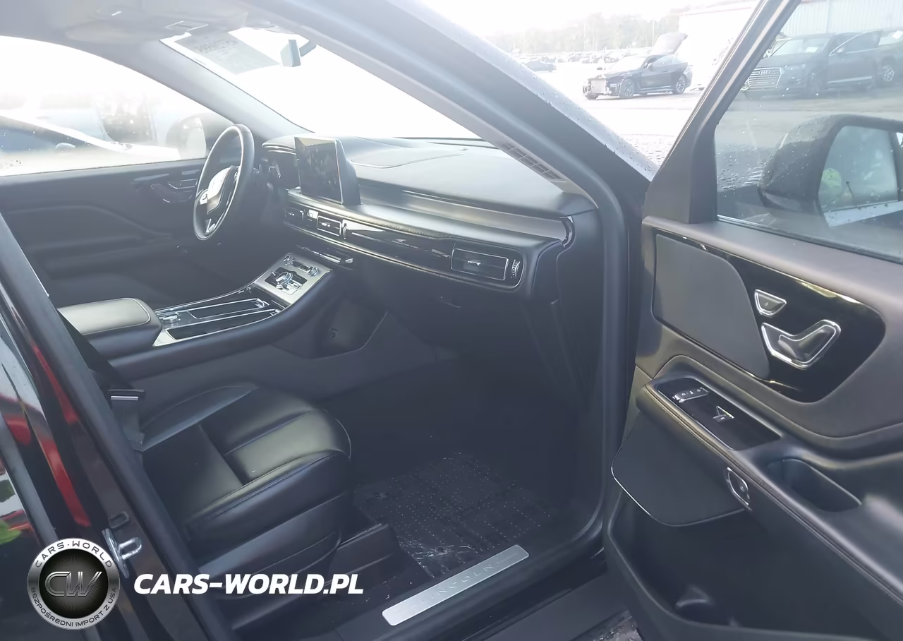 2022 Lincoln Aviator Livery VIN:5LM5J0XC4NGL11599 - 5