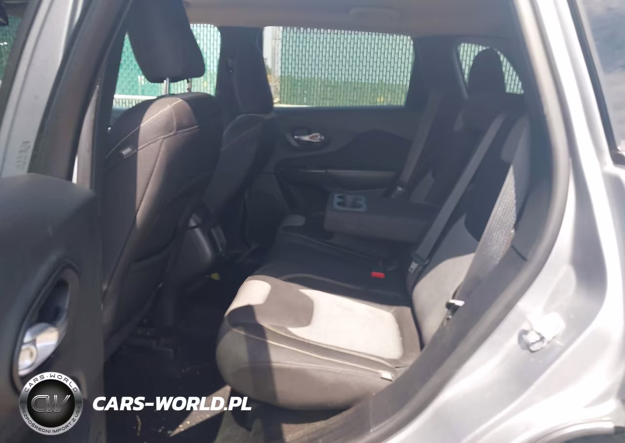 2014 Jeep Cherokee Latitude VIN:1C4PJMCBXEW240564 - 8