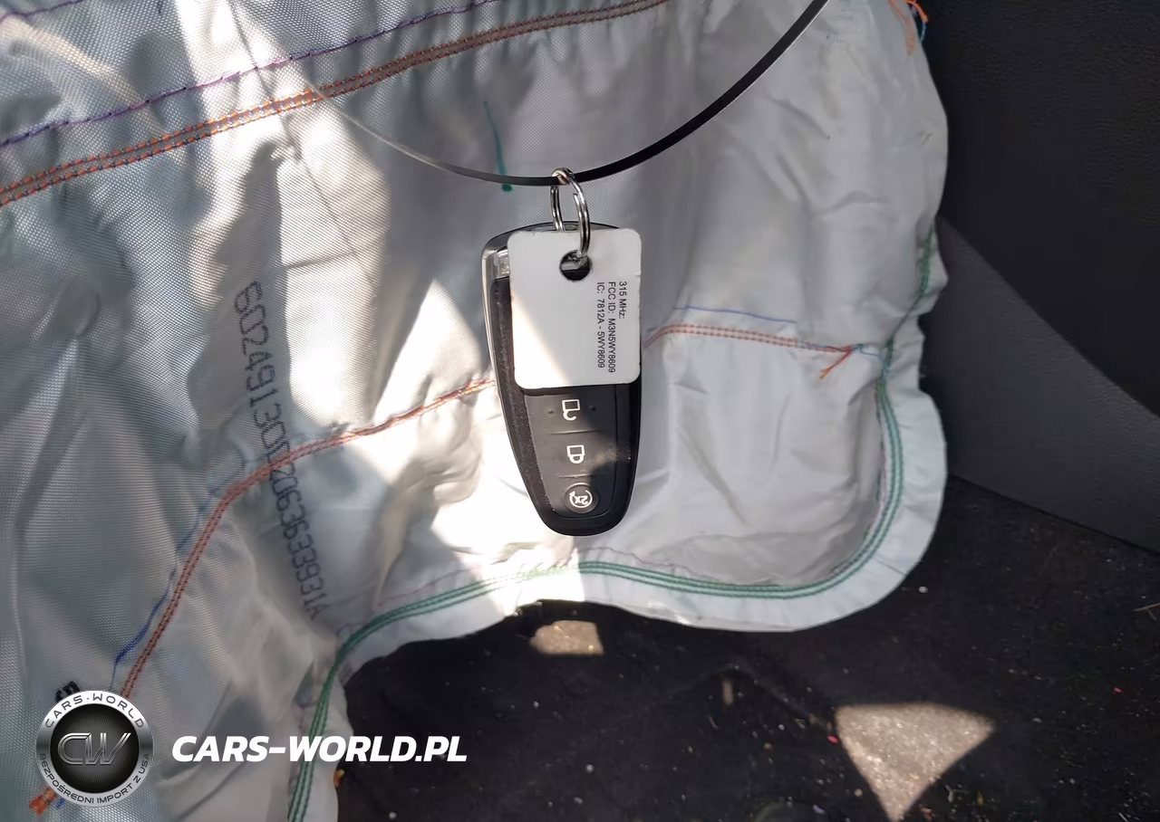 2019 Ford Escape Titanium VIN:1FMCU0J95KUB76256 - 11