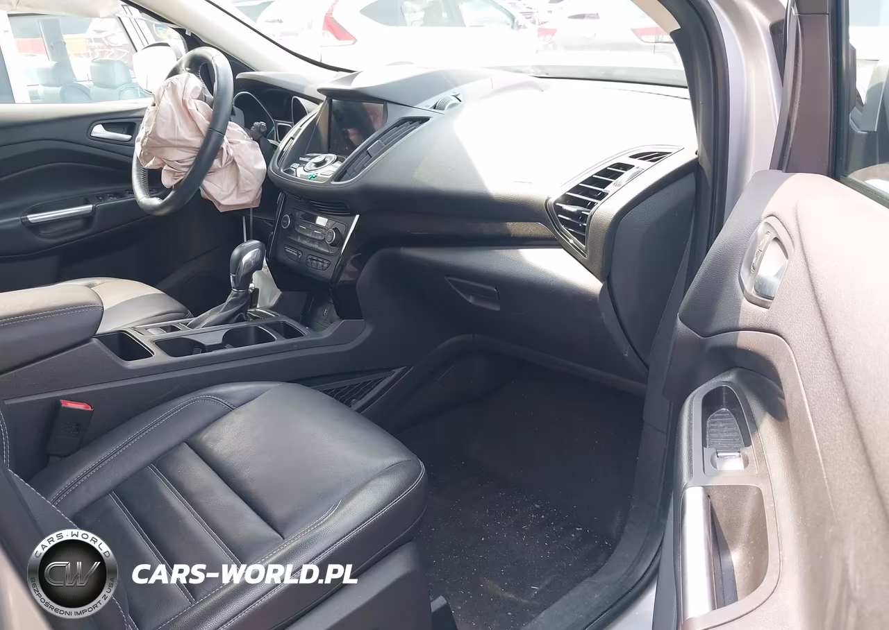 2019 Ford Escape Titanium VIN:1FMCU0J95KUB76256 - 5